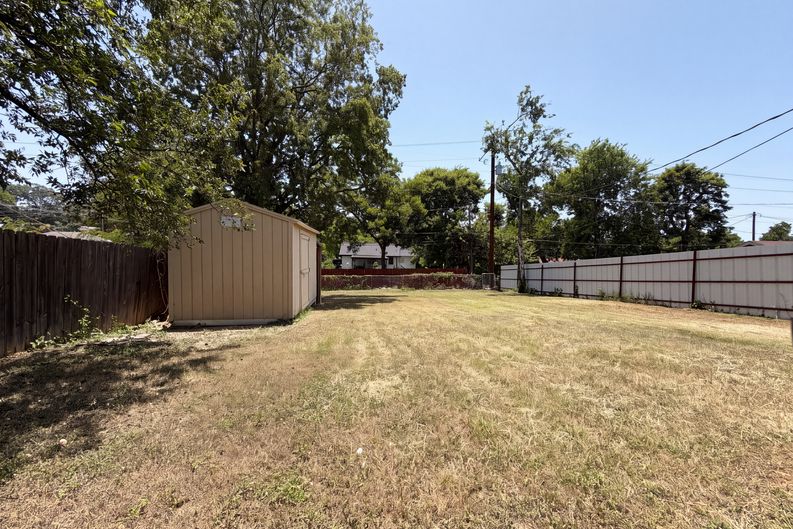 Photo 15 of 17 of 2832 Avenue I, Fort Worth, TX