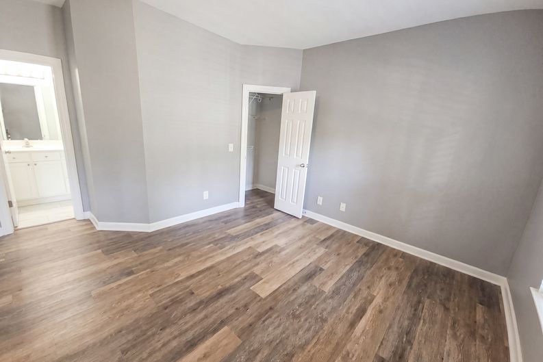 Photo 4 of 17 of 906 W Marymont Ln, Charleston, SC