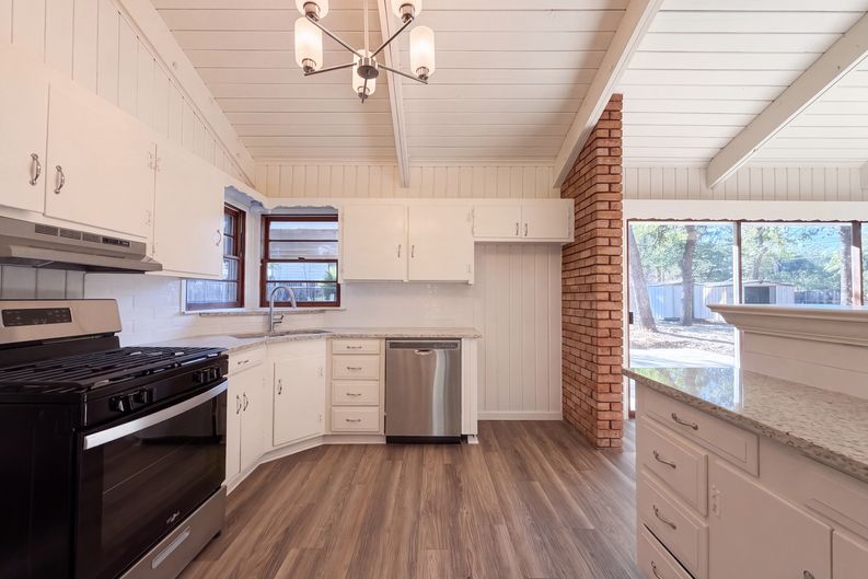 Photo 4 of 21 of 1725 Danciger Dr, Fort Worth, TX