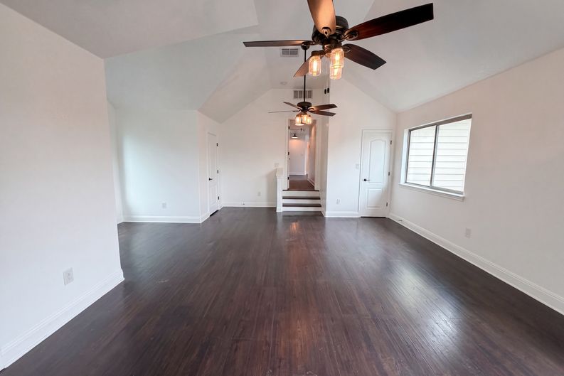 Photo 9 of 19 of 4247 Richmond Ave, Spring Branch, TX