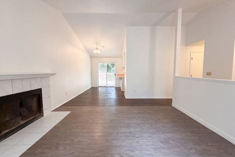 Photo 3 of 16 of 845 SE 8th St, Gresham, OR