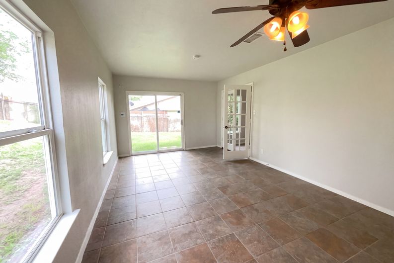 Photo 9 of 17 of 1210 Fillmore Dr, San Antonio, TX