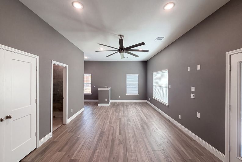 Photo 4 of 24 of 8912 Holt St, Lakeside, TX