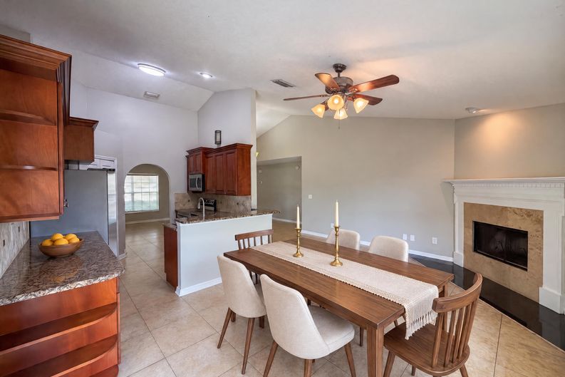 Photo 10 of 29 of 17802 Jefferson St, Oakland, FL
