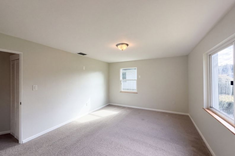 Photo 19 of 24 of 411 W Seminole Ave, Eustis, FL