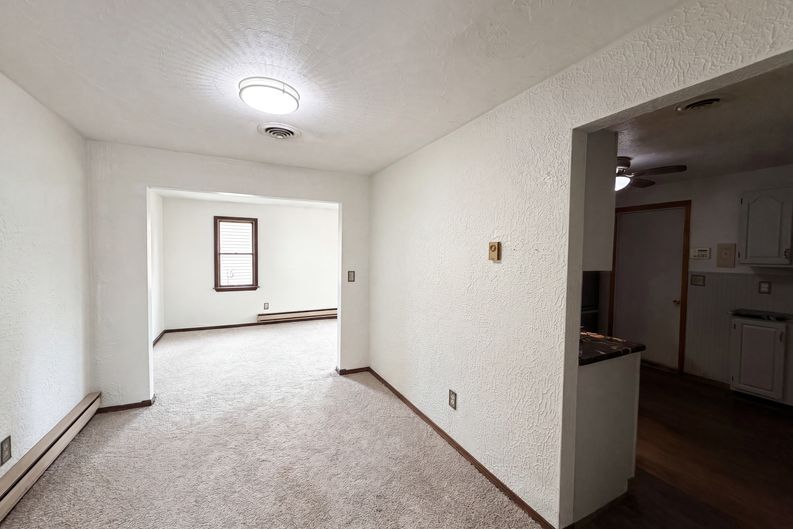 Photo 7 of 25 of 1015 Kingsway Dr, Lorain, OH