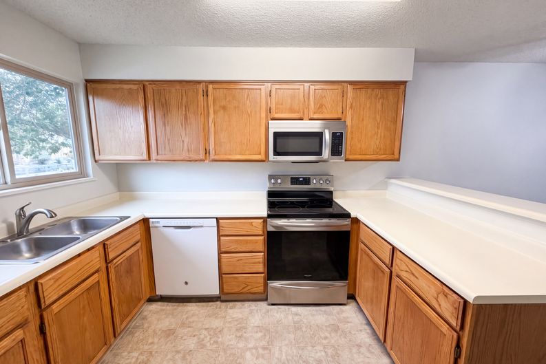 Photo 6 of 21 of 8733 W Cornell Ave, Lakewood, CO