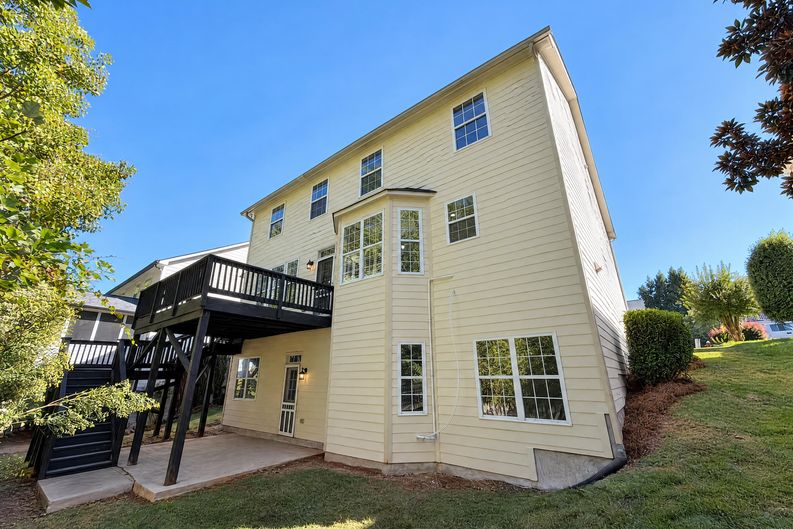 Photo 5 of 36 of 1029 Forbishire Dr, Matthews, NC