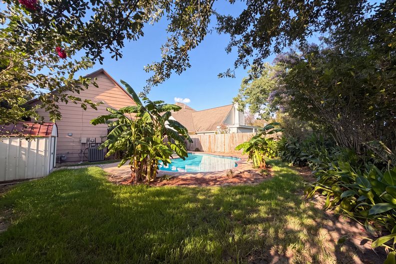 Photo 16 of 21 of 11823 Meadowchase Dr, Houston, TX