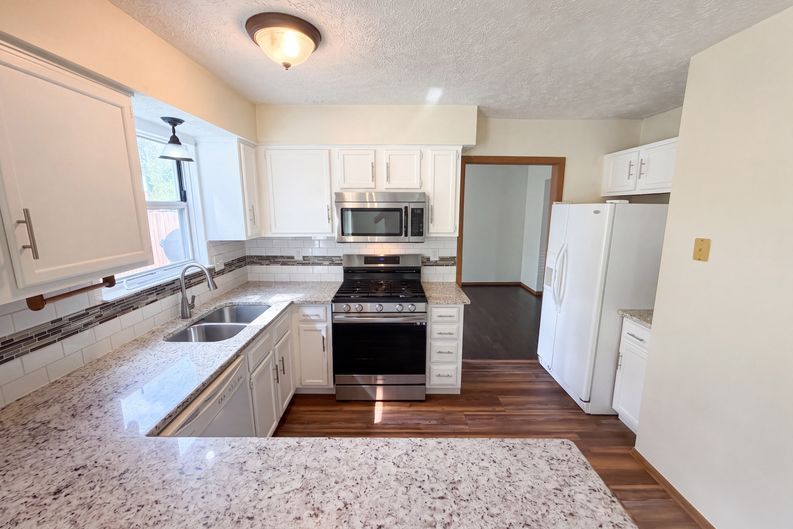 Photo 7 of 38 of 5357 Carina Ct, Hilliard, OH