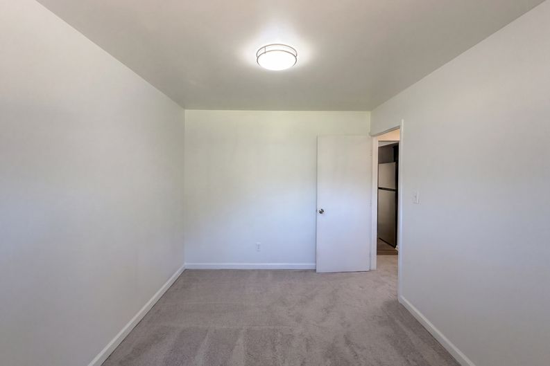 Photo 8 of 18 of 9022 Manorford Dr, Cleveland, OH