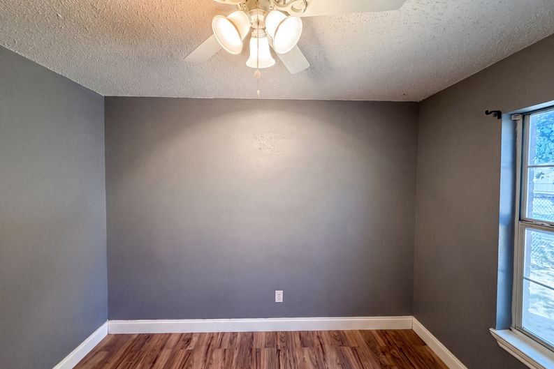 Photo 4 of 20 of 6604 N Chesterfield Dr, Fort Worth, TX