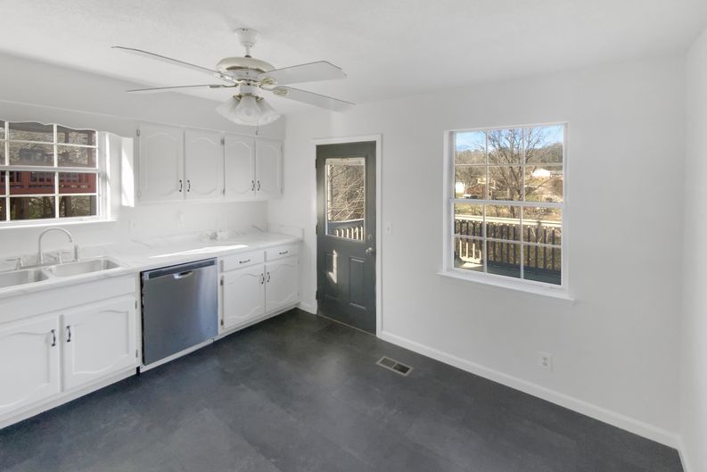 Photo 11 of 23 of 7511 Irongate Dr, Hixson, TN