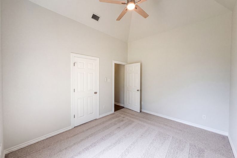 Photo 18 of 32 of 1609 Brentwood Trl, Keller, TX