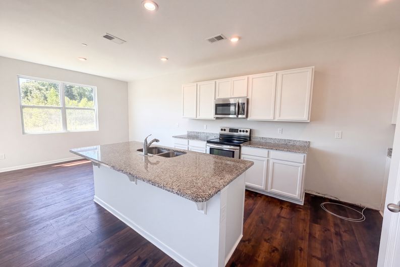 Photo 7 of 21 of 9181 War Eagles Way, Ashland City, TN