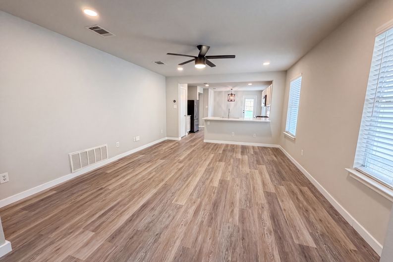 Photo 3 of 16 of 1076 Shadow Creek Blvd, Buda, TX