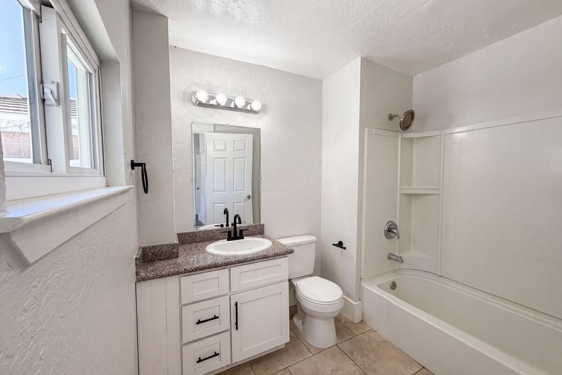 Photo 20 of 29 of 1860 W Willow St, Stockton, CA