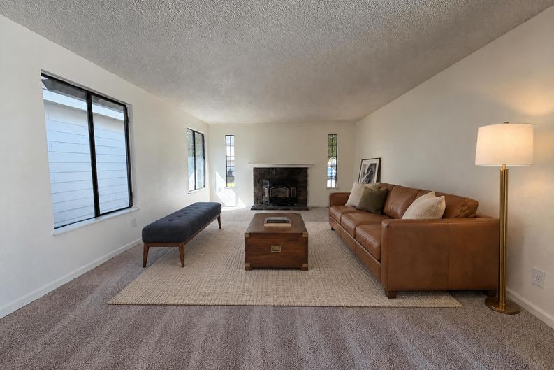 Photo 3 of 17 of 2515 NE Hyde St, Hillsboro, OR