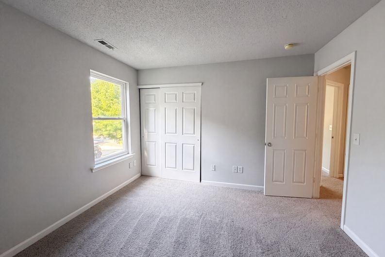 Photo 11 of 18 of 2502 Harwood Hills Ln, Charlotte, NC