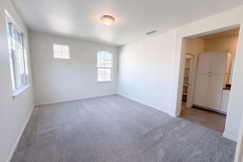 Photo 4 of 25 of 1687 Pena Ln, Woodland, CA