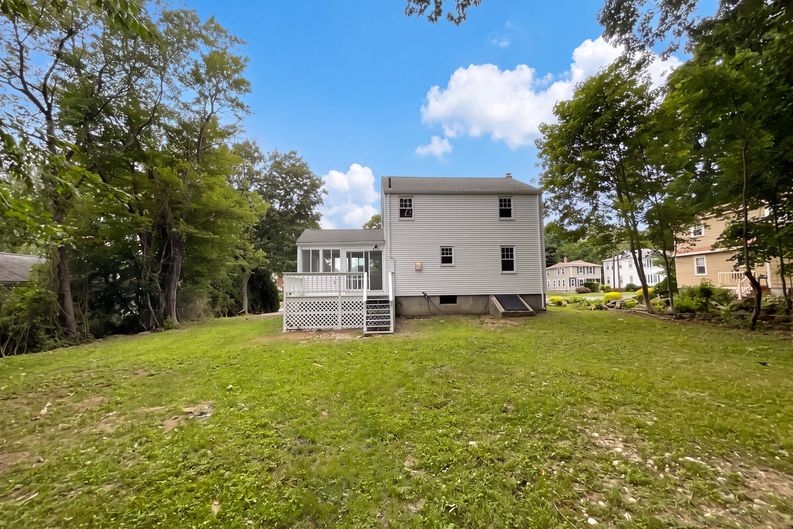 Photo 5 of 28 of 48 Woodlawn St, Randolph, MA