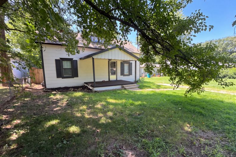 Photo 25 of 29 of 1446 E Whiteside St, Springfield, MO