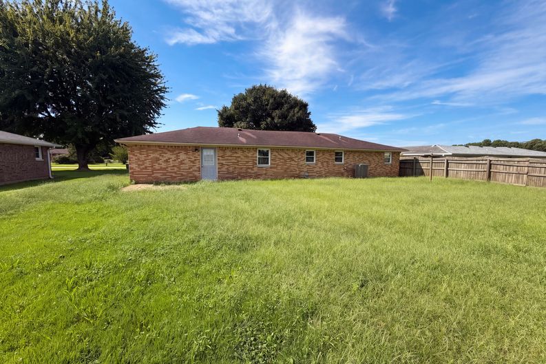 Photo 5 of 22 of 2584 E Phylbeck Ave, Terre Haute, IN