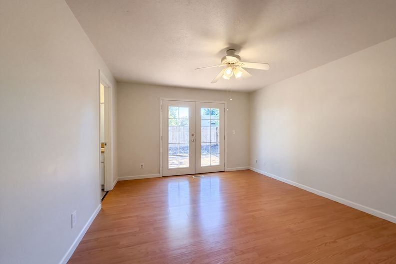 Photo 4 of 27 of 2444 SE 55th Ave, Hillsboro, OR