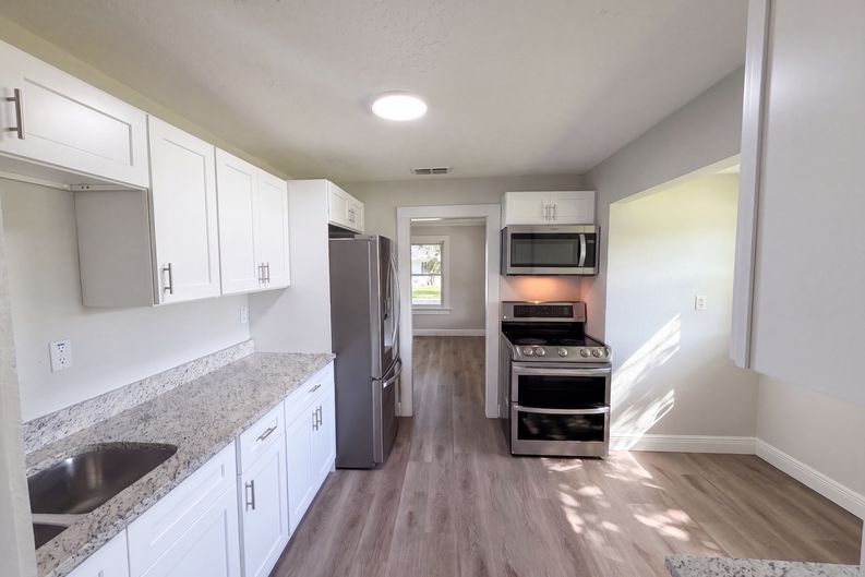 Photo 6 of 31 of 802 Massachusetts Ave, Saint Cloud, FL