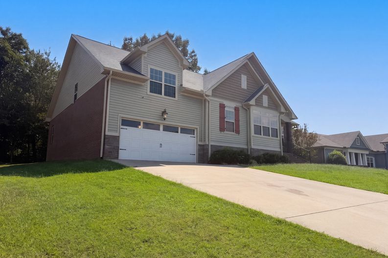 Photo 7 of 24 of 2155 Savage Creek Dr, Springfield, TN