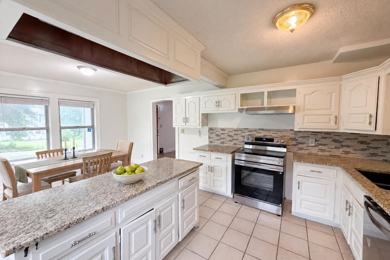 Photo 13 of 21 of 11304 E 55th Ter, Raytown, MO