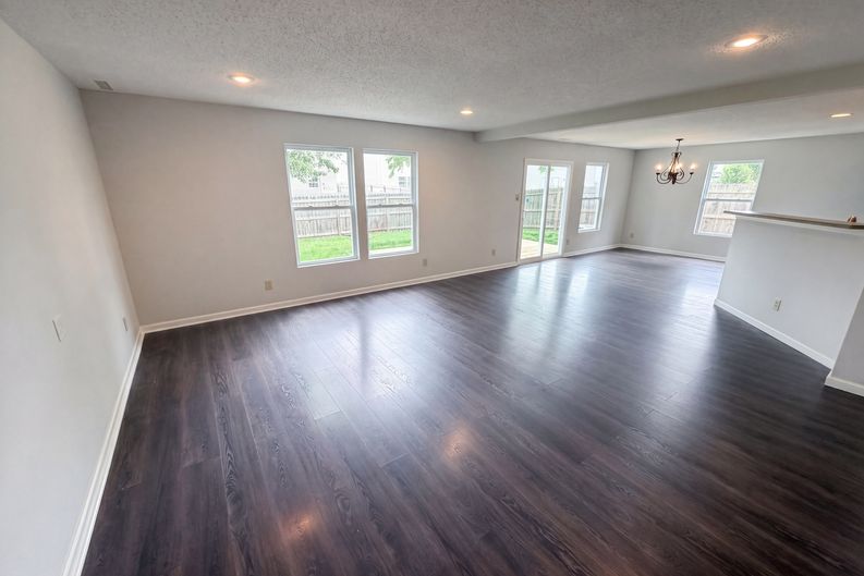 Photo 3 of 23 of 8134 S Firefly Dr, Pendleton, IN