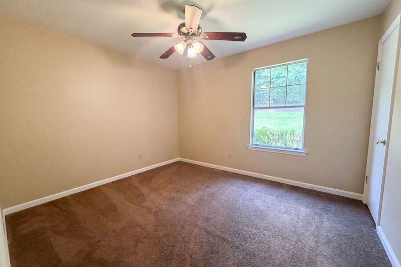 Photo 4 of 21 of 2813 Wood Dr NE, Center Point, AL