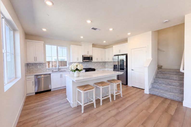 Photo 18 of 49 of 5699 Kusnick Ave, Tracy, CA