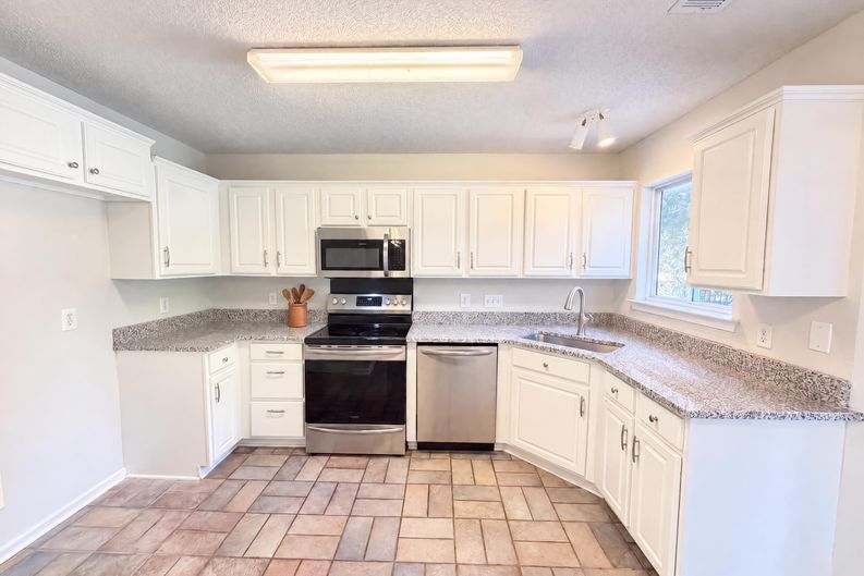 Photo 6 of 21 of 3016 Wyntree Ct, Matthews, NC