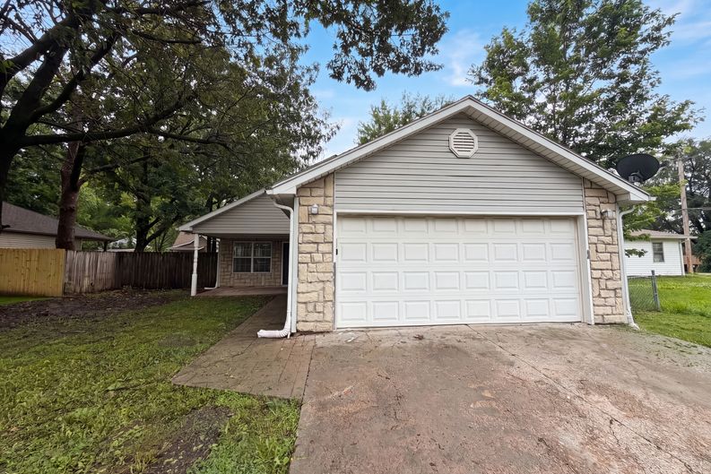 Photo 16 of 17 of 905 S Butler Ter, Harrisonville, MO