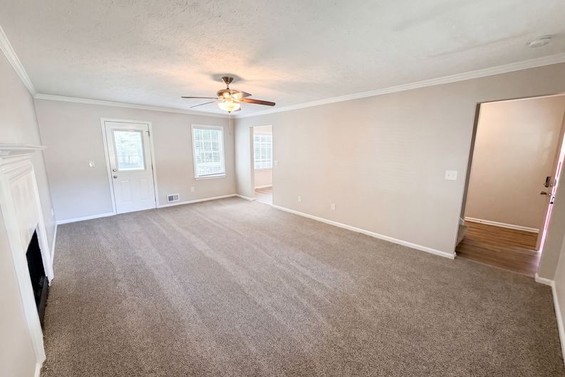 Photo 7 of 23 of 4078 Tara Ct, Loganville, GA