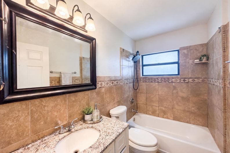 Photo 19 of 21 of 1711 Avant St, Valrico, FL