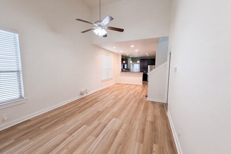 Photo 9 of 27 of 2101 Rivers Edge Way, Austin, TX