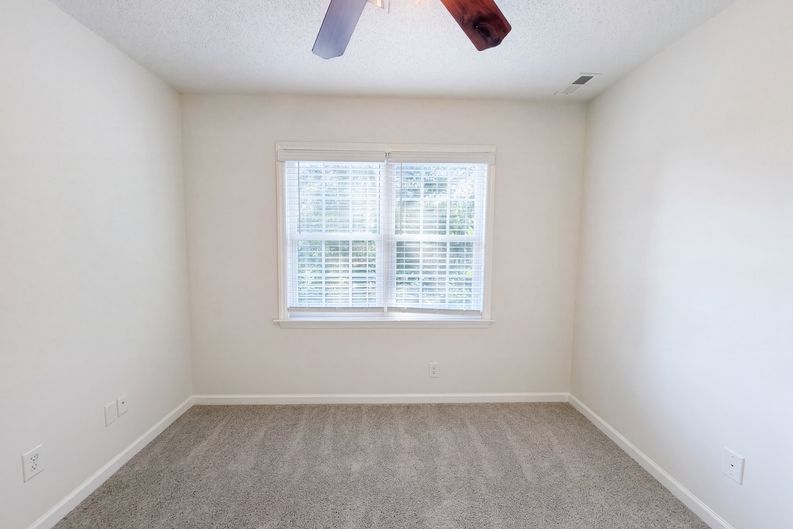 Photo 4 of 19 of 3888 Courtland Cir, Thomasville, NC