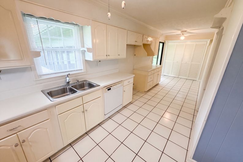 Photo 6 of 20 of 3293 Bright Star Rd, Douglasville, GA