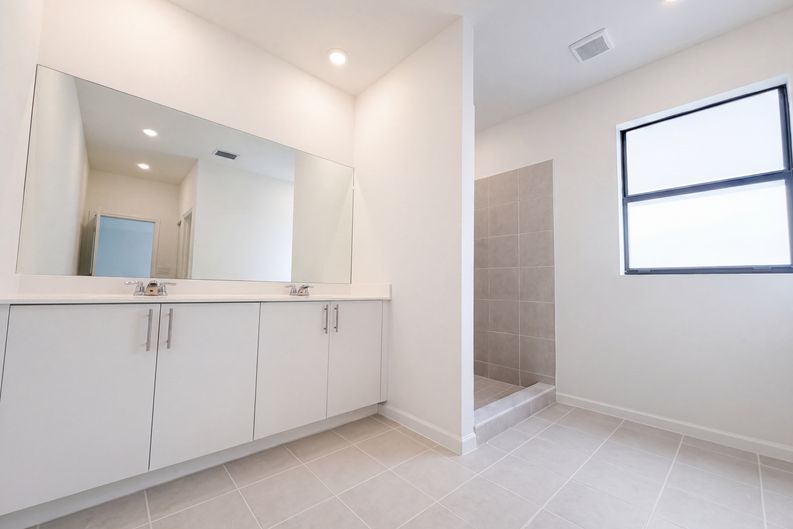 Photo 19 of 28 of 13020 SW 221st St, Miami, FL