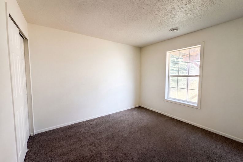 Photo 16 of 20 of 7476 Hampton Ln, Shakopee, MN