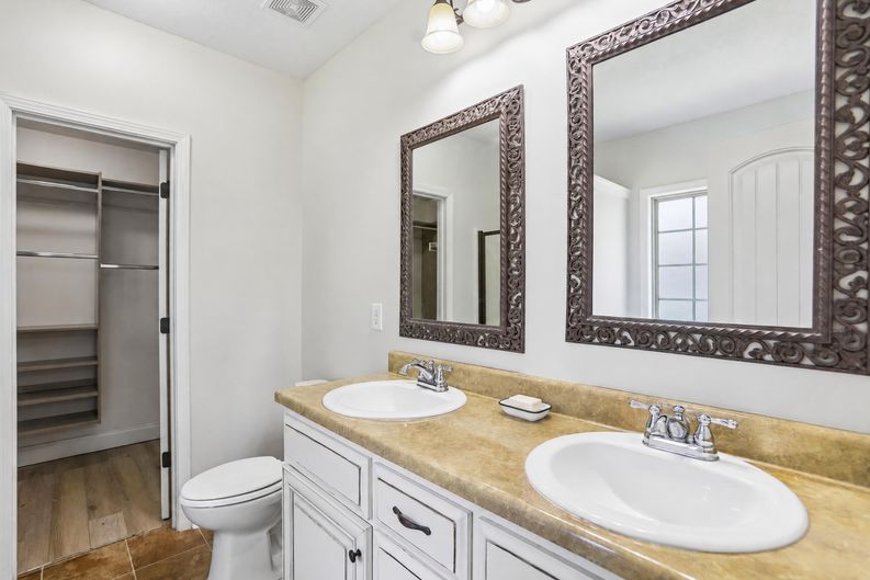 Photo 12 of 24 of 506 Leisure Lake Dr, Warner Robins, GA