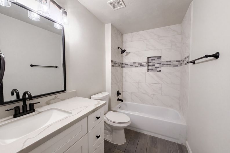 Photo 11 of 25 of 4519 S Ridgewalk Dr, Houston, TX