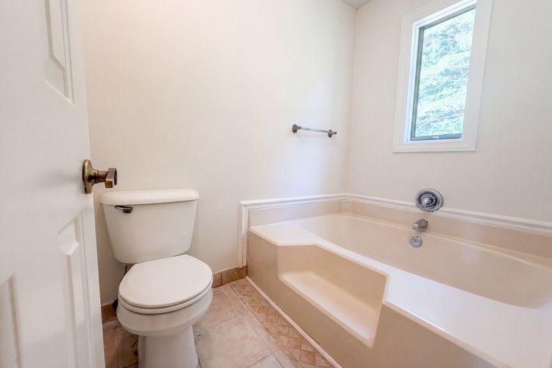 Photo 15 of 21 of 1818 Fox Chase Dr, Goodlettsville, TN