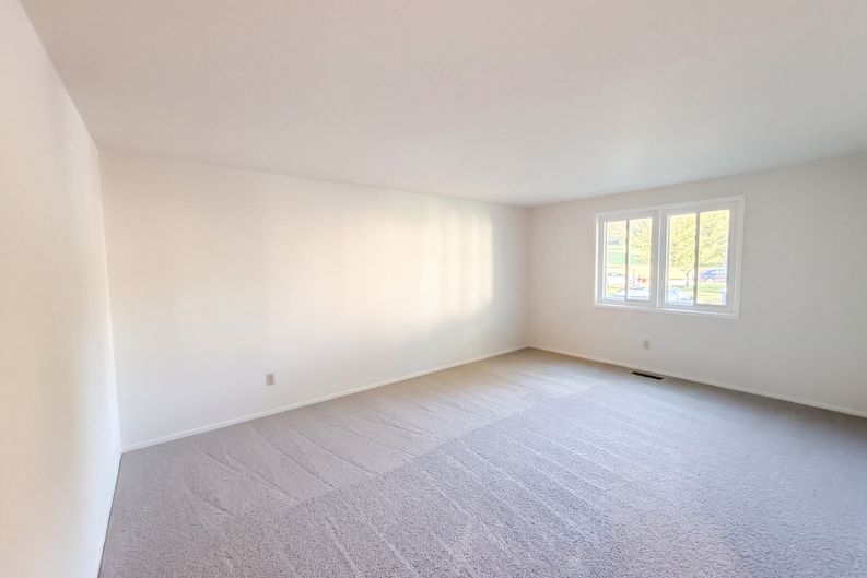 Photo 3 of 22 of 19109 Capehart Dr, Montgomery Village, MD