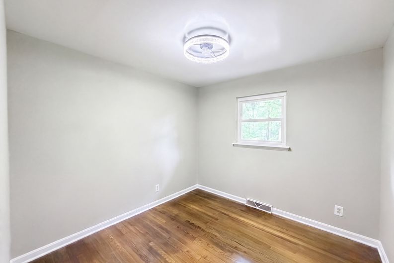 Photo 8 of 22 of 117 Robinson Ave, Matthews, NC