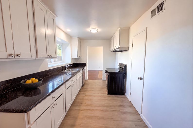 Photo 10 of 39 of 4948 Dewey Dr, Fair Oaks, CA