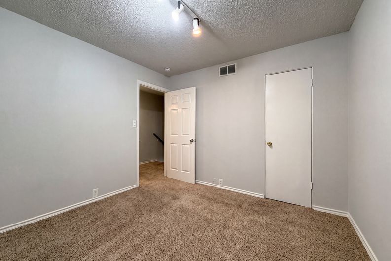 Photo 7 of 18 of 2503 McCue Rd, Houston, TX